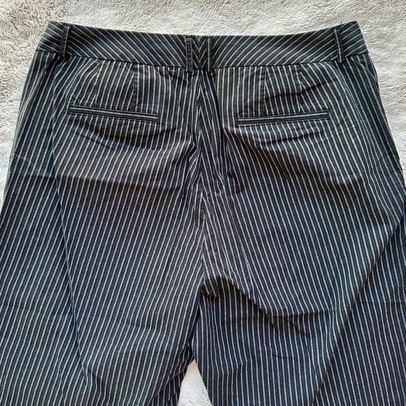 Women’s 16 Capri Dress Pants - Picture 3 of 4